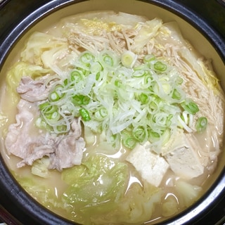 山盛りネギだく豚キャベ豆腐えのきの味噌豚骨白色鍋♡